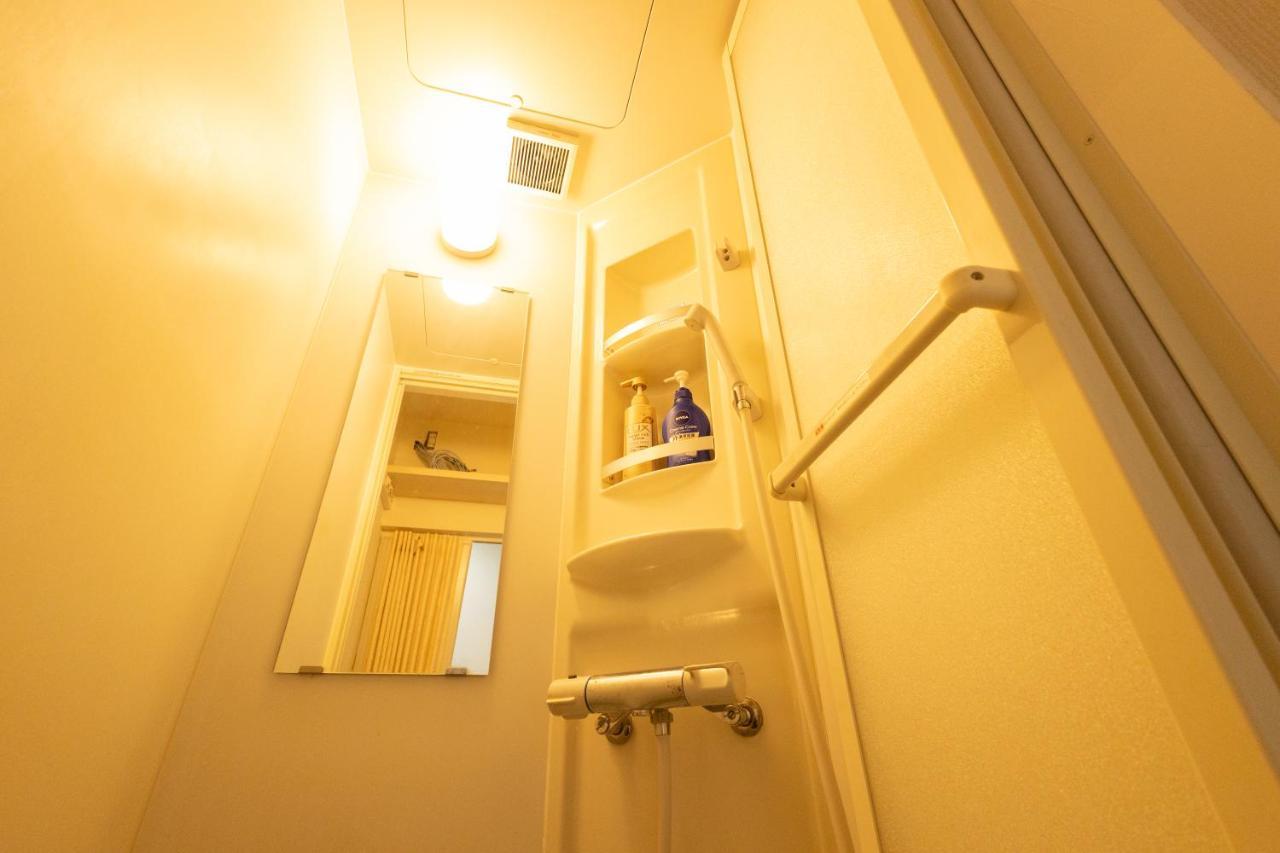 Apartamento East Shinjuku Triplex: 3-bedroom With Shared Shower