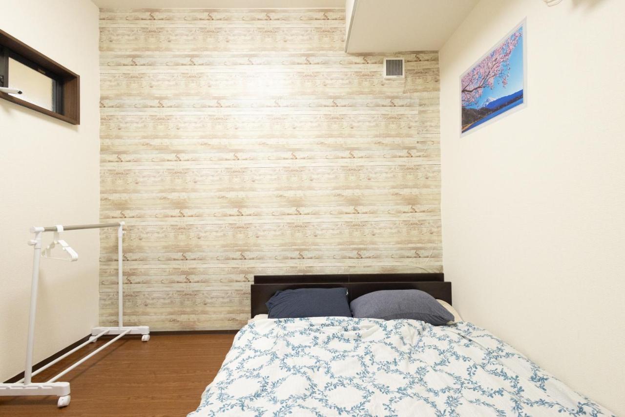 Apartamento East Shinjuku Triplex: 3-bedroom With Shared Shower Tóquio
