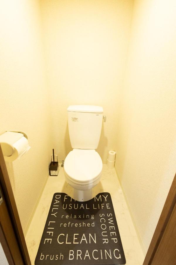 East Shinjuku Triplex: 3-bedroom With Shared Shower * Tóquio