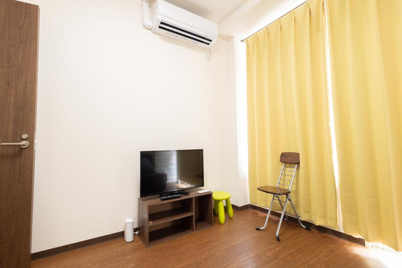 East Shinjuku Triplex: 3-bedroom With Shared Shower Tóquio