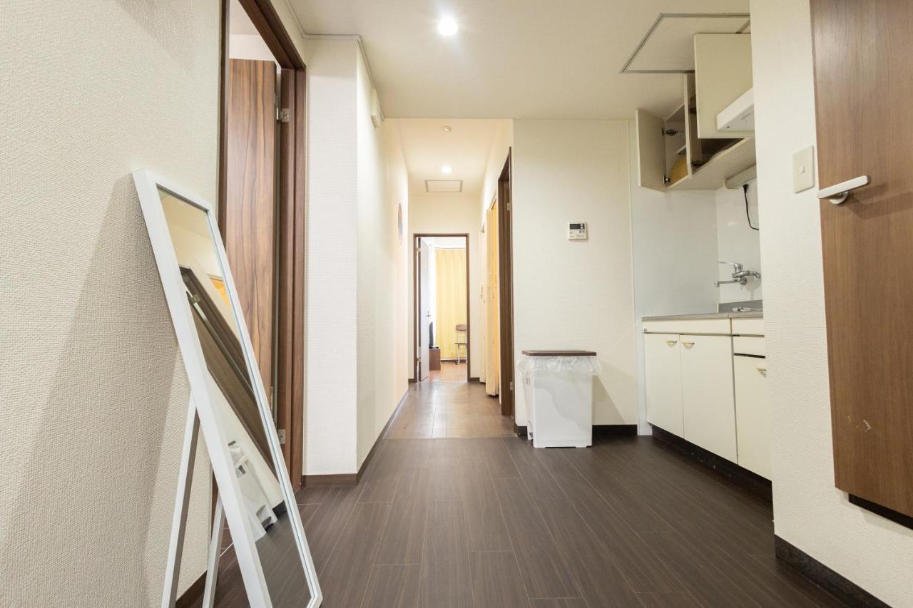 East Shinjuku Triplex: 3-bedroom With Shared Shower *