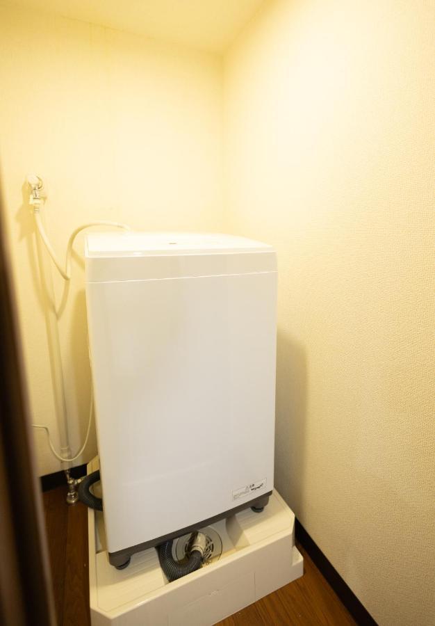East Shinjuku Triplex: 3-bedroom With Shared Shower Tóquio
