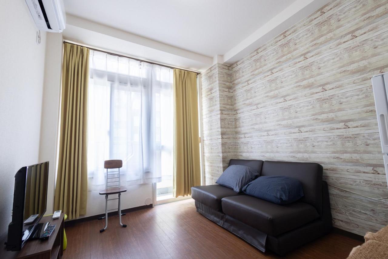 East Shinjuku Triplex: 3-bedroom With Shared Shower Apartamento *